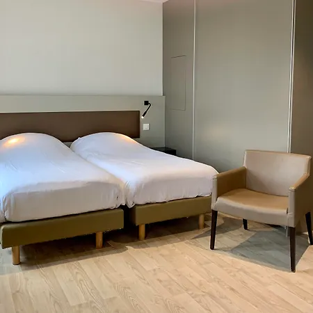 Castelnou ホテル 3*